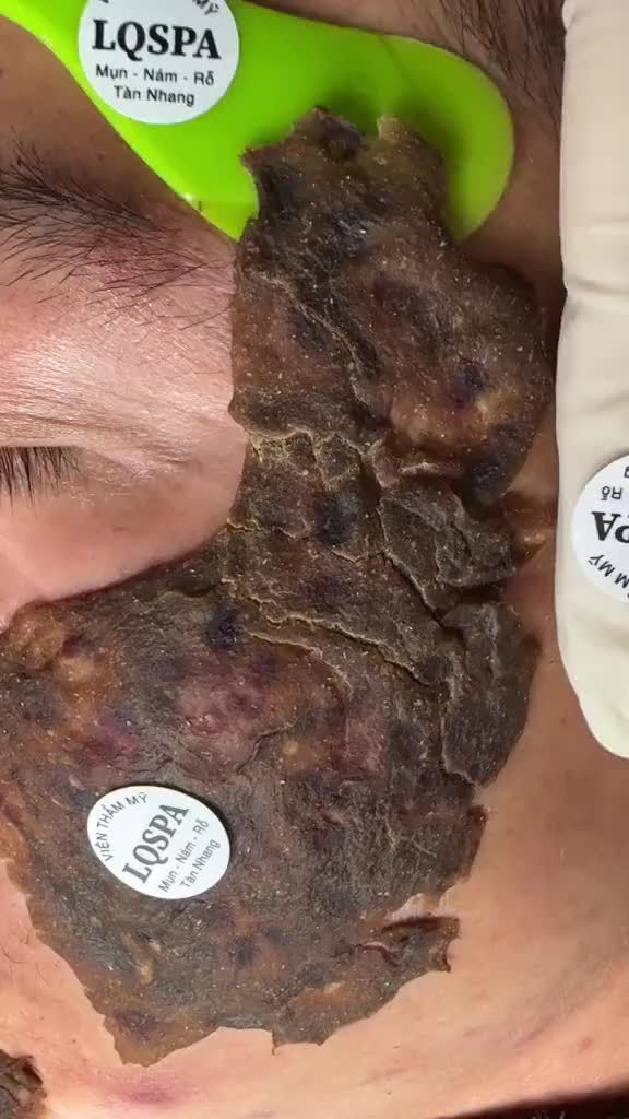 这是啥操作在脸上放啥呢