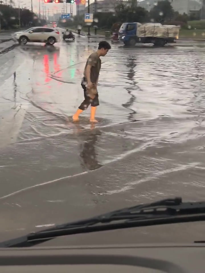 对不起兄弟，真的忍不住