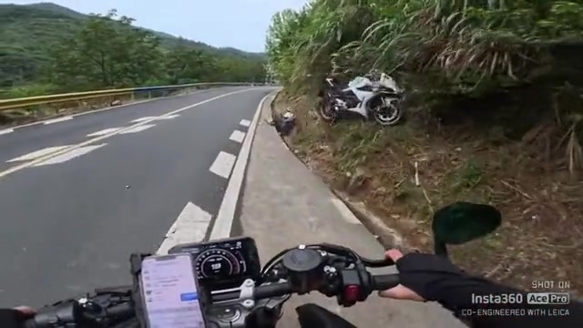 摸哪都疼，原来手断了