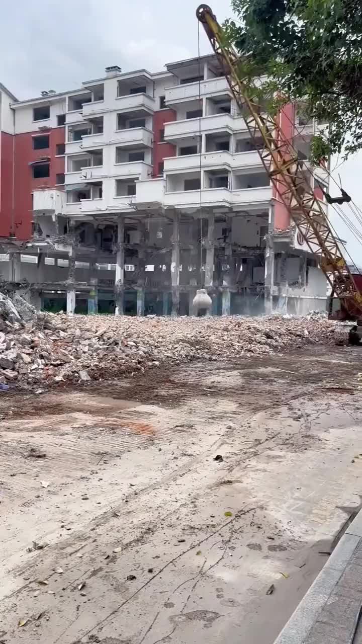 这活是真的要点技术了，我好像在小灵通上玩过这个游戏