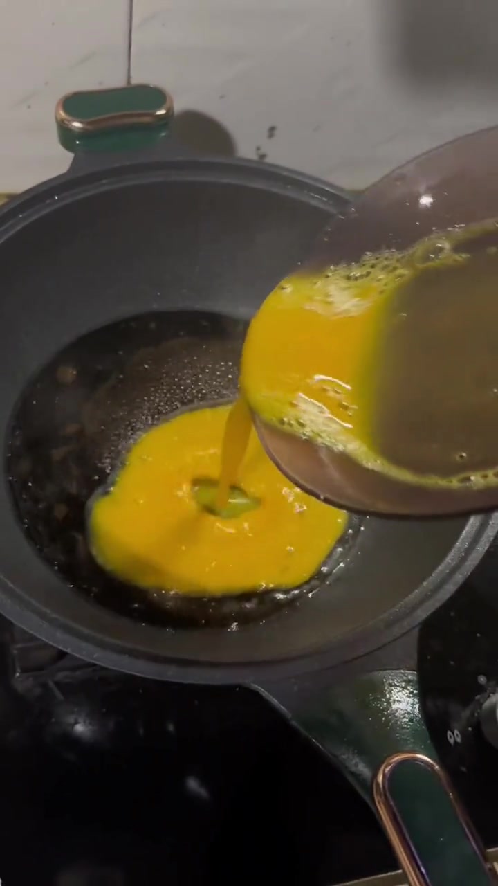 孩子爱吃鸡蛋，这下有福了，这吃完下辈子也不想再吃鸡蛋了