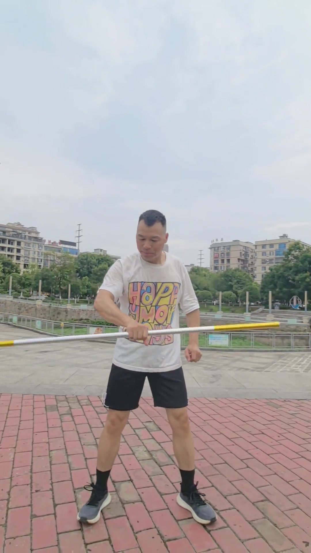 如意金箍棒单手右扇棍教学，学学怎么转金箍棒