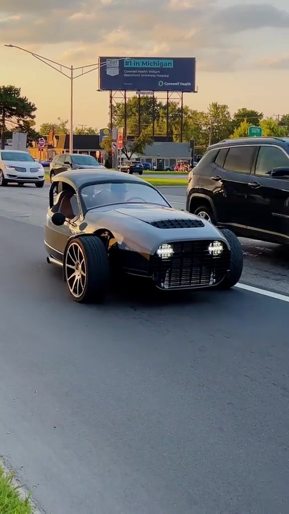 挺别致的车型！有点拉风