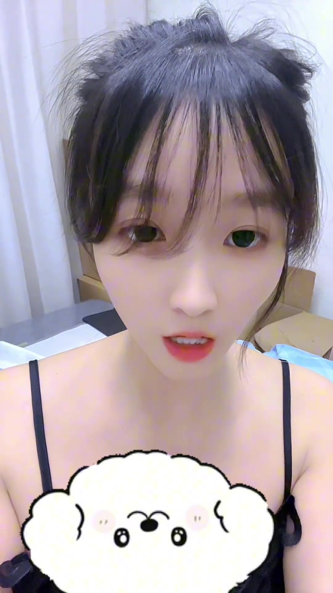 穿着暴露的超市老板娘发声：超市已转租，接下来是要带货了吗！