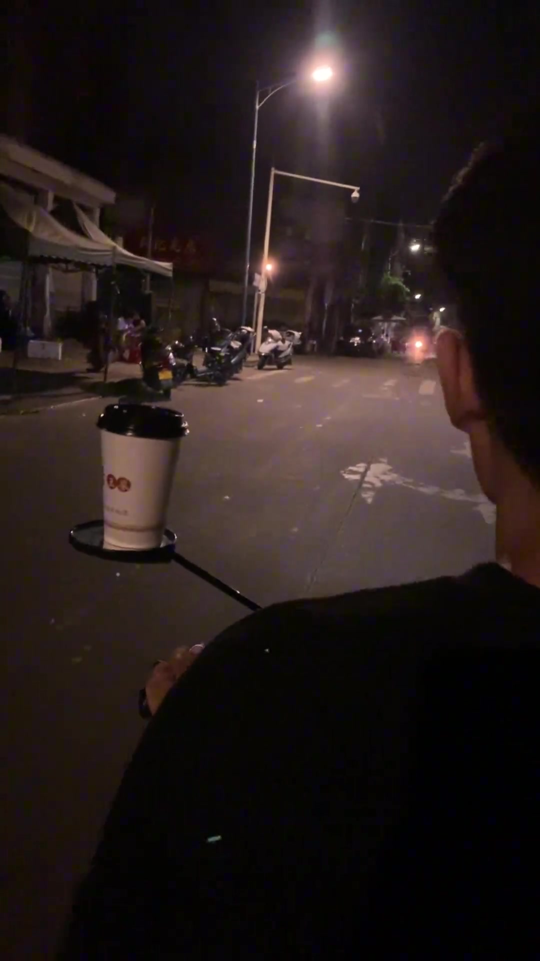 一个刹车就飞到别人手里了！