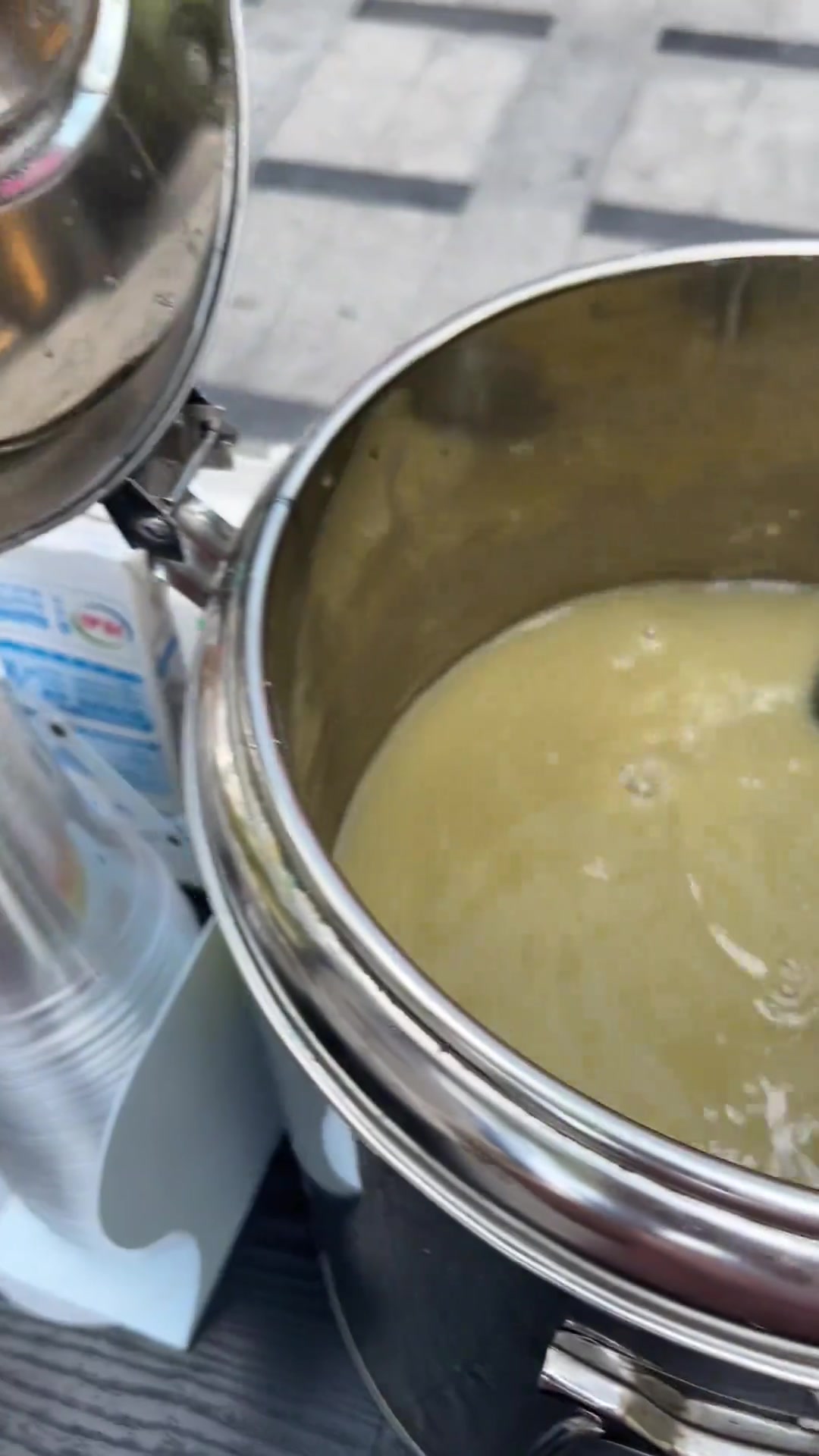 这里面放塑料瓶有点太埋汰了！