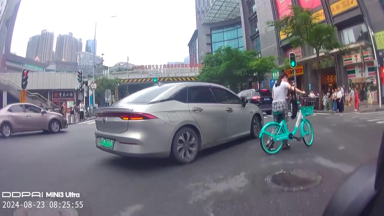 到底应该谁让谁先行