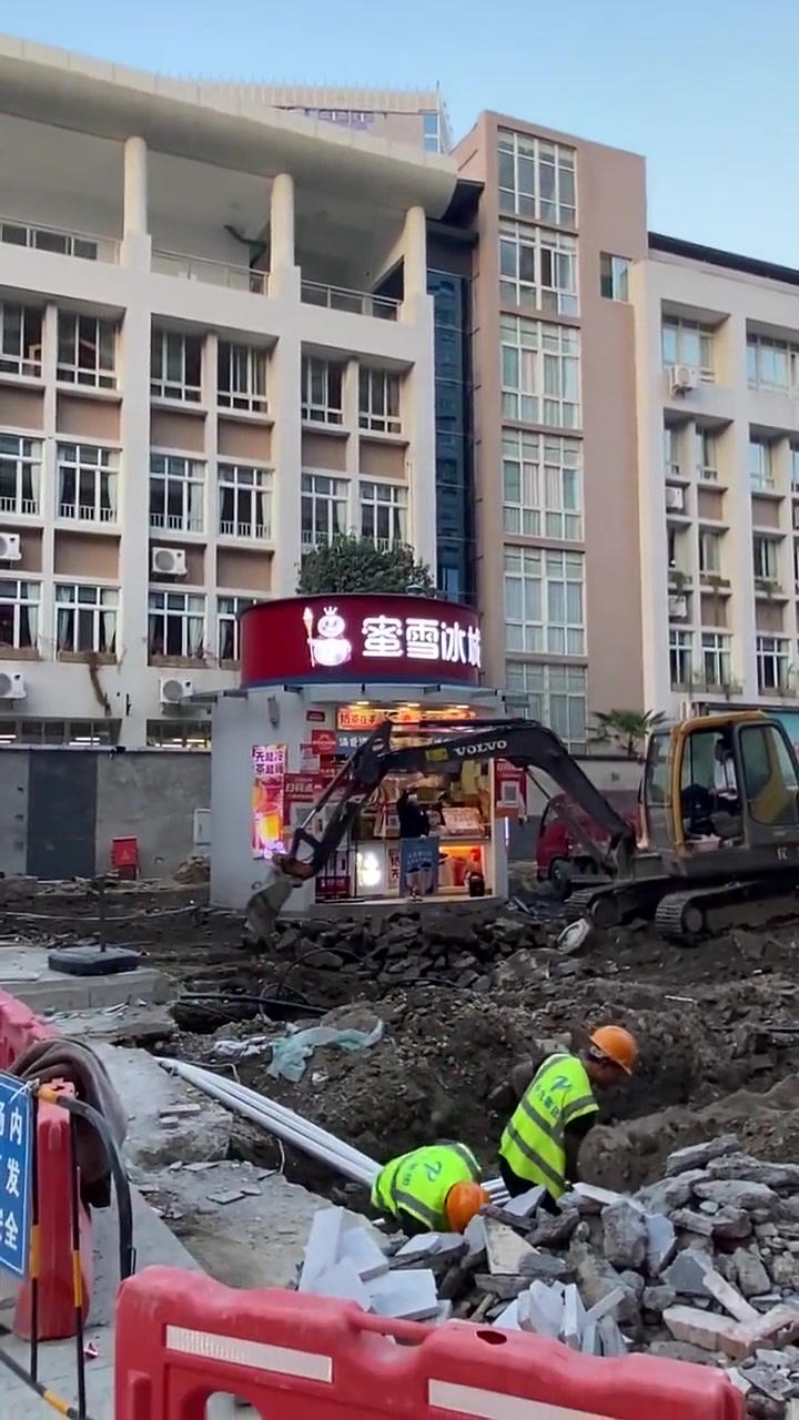 你这都快成孤城了