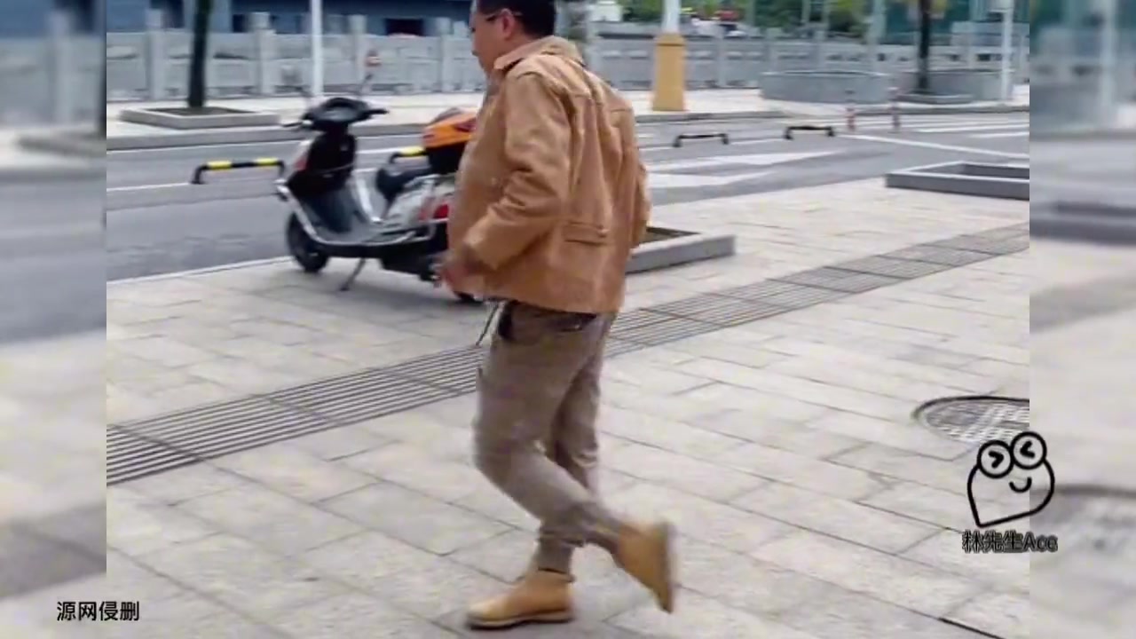 是个讲究人，还知道避开盲人行道