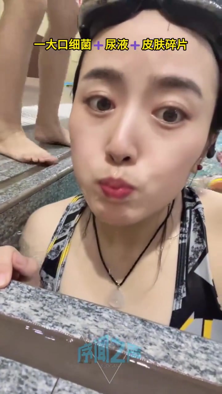 游泳池的水都敢喝妹子为了拍视频真豁得出去啊