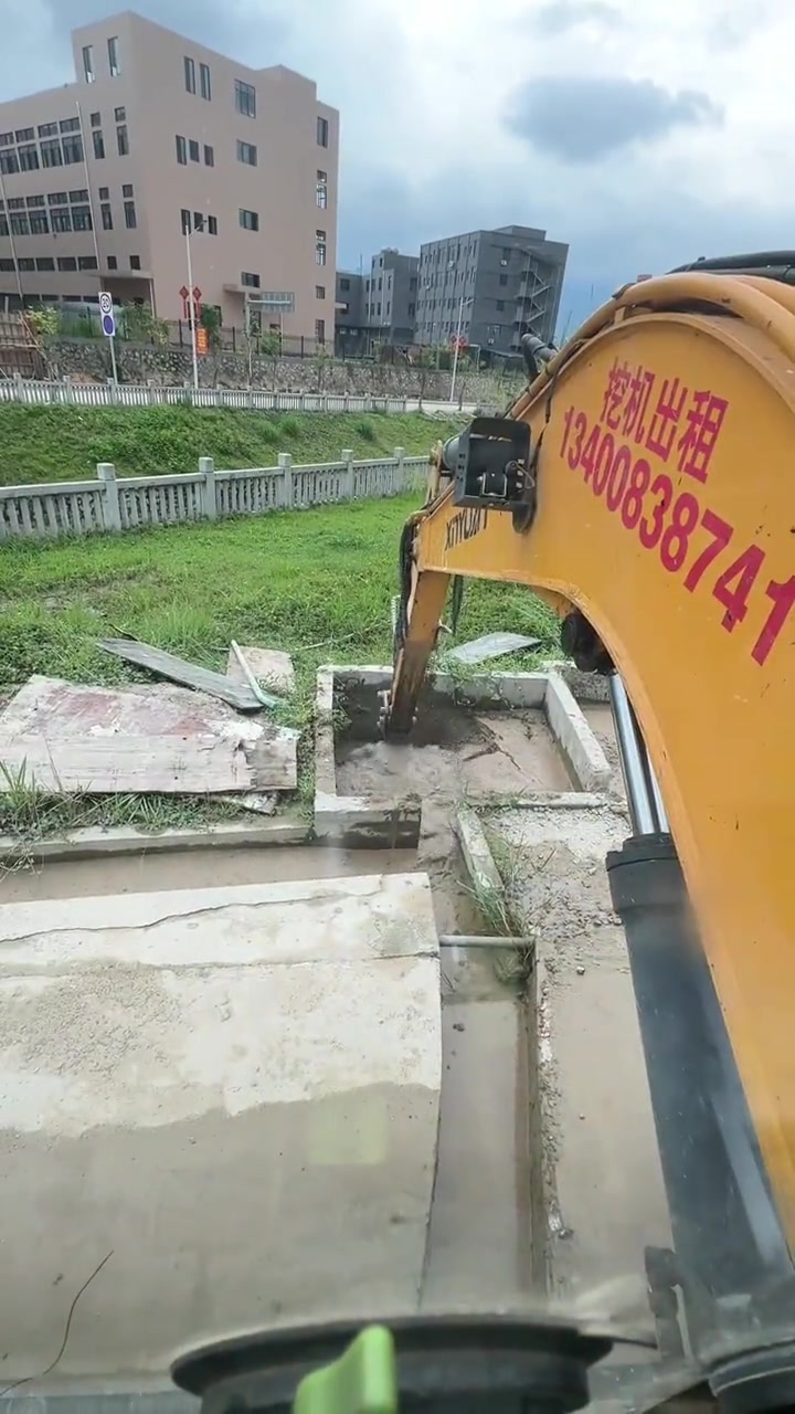 这一个小小的洞里到底有多少感觉都装不完的，像黑洞一样