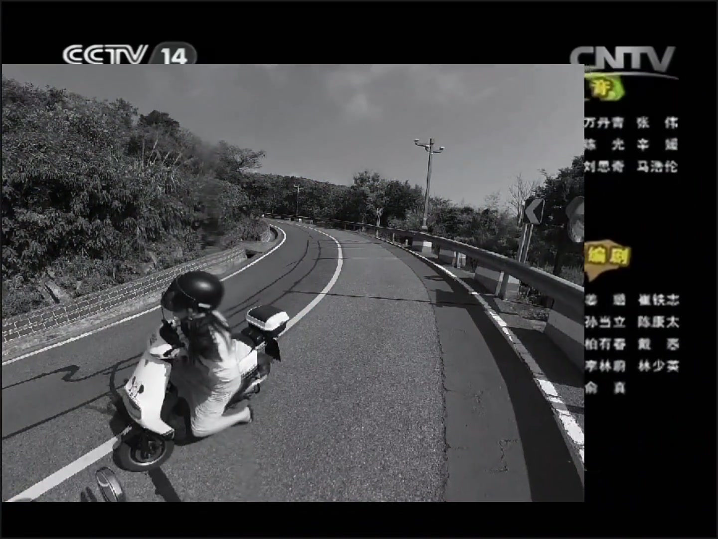 头一次见右弯磨左膝的