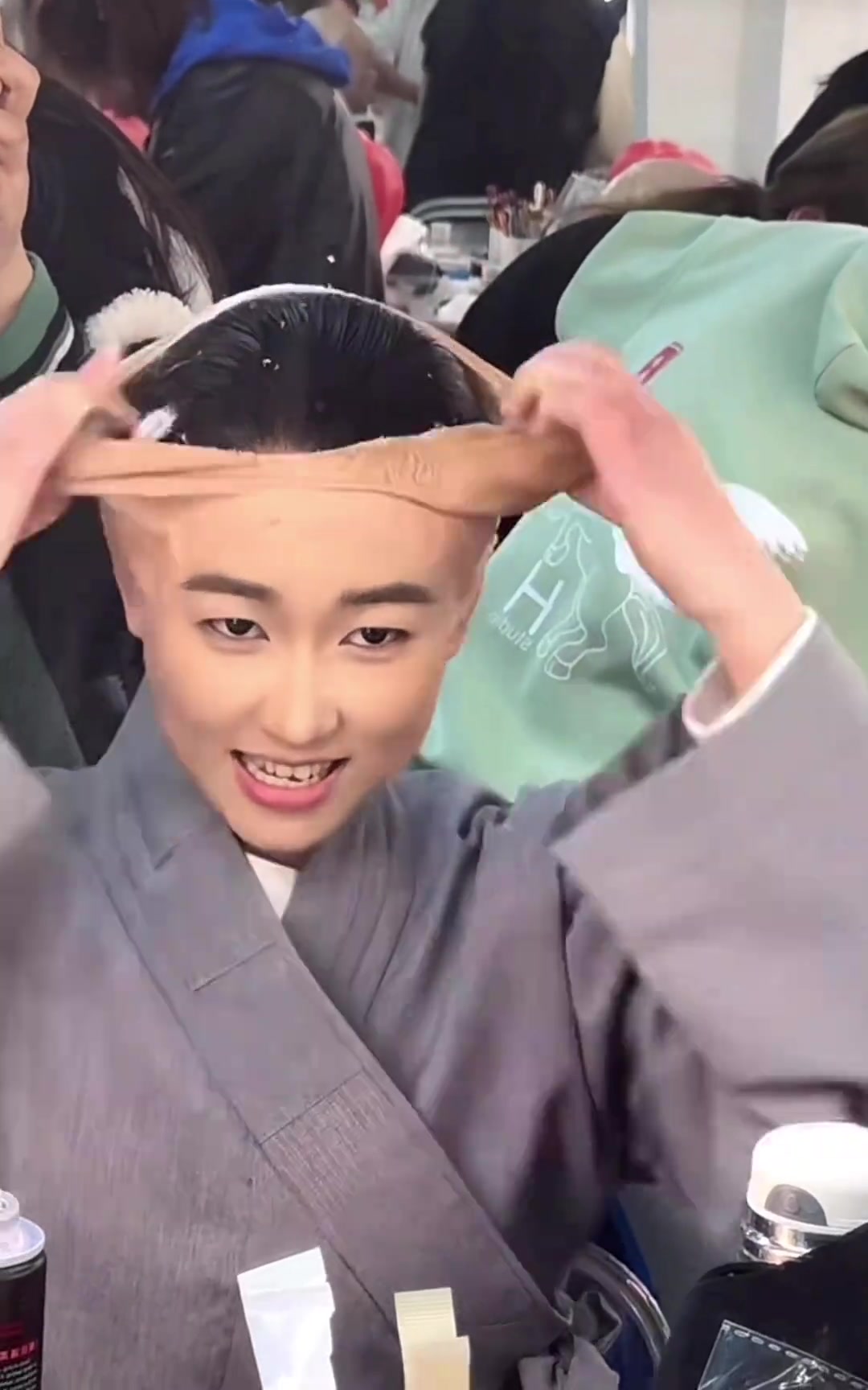 原来电视剧光头妆造居然是整了个头套！