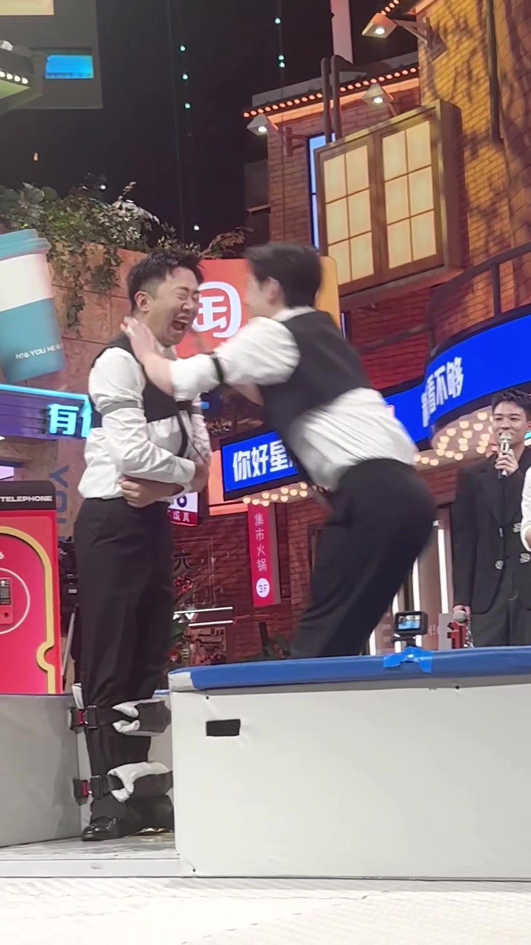 杨洋腰上是不是装弹簧了