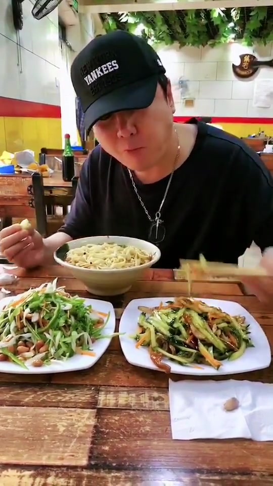 沈腾：吃面不吃蒜，味道少一半！