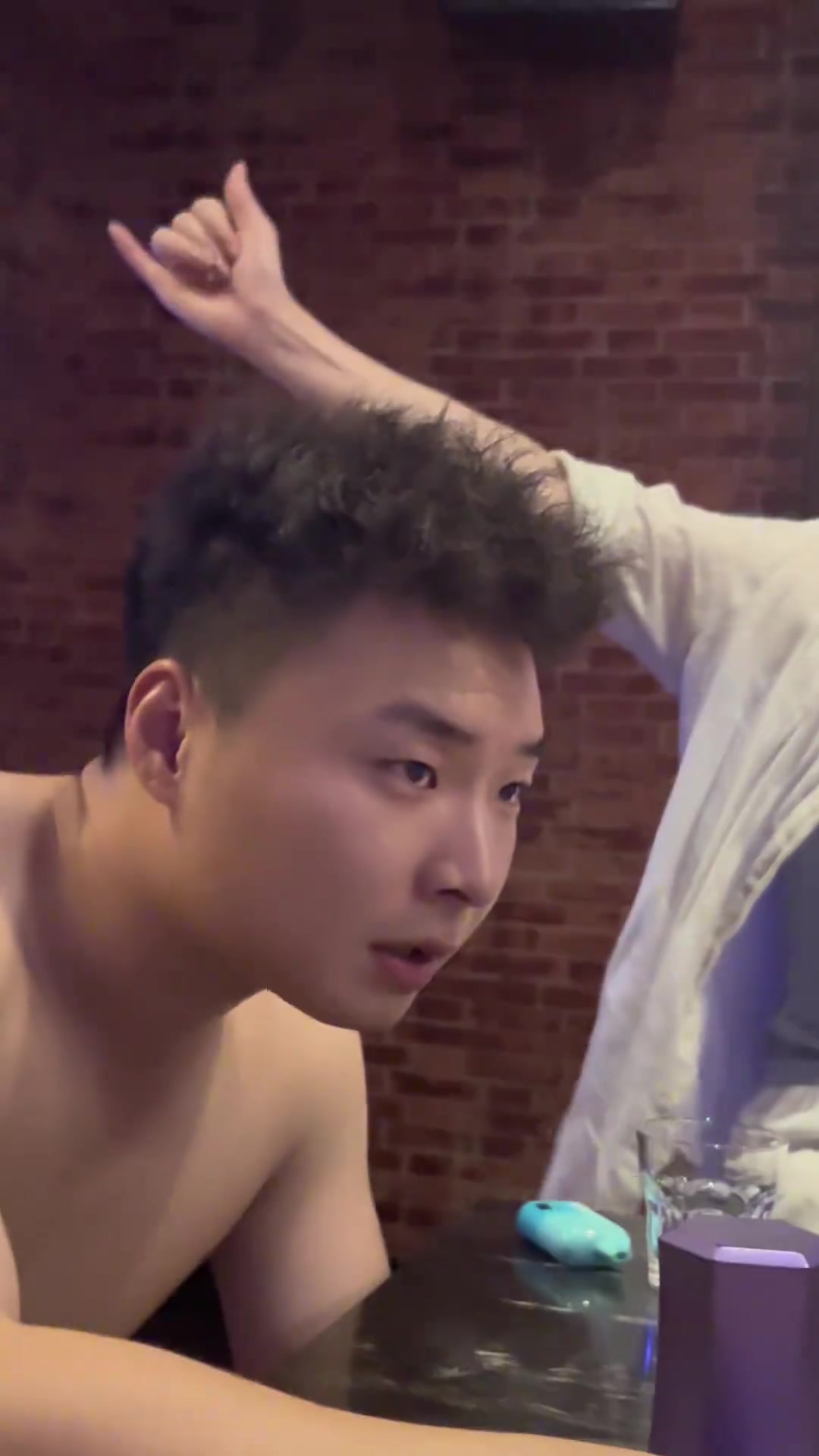 两个姑姑跟大侄子摇骰子坑的就是你！