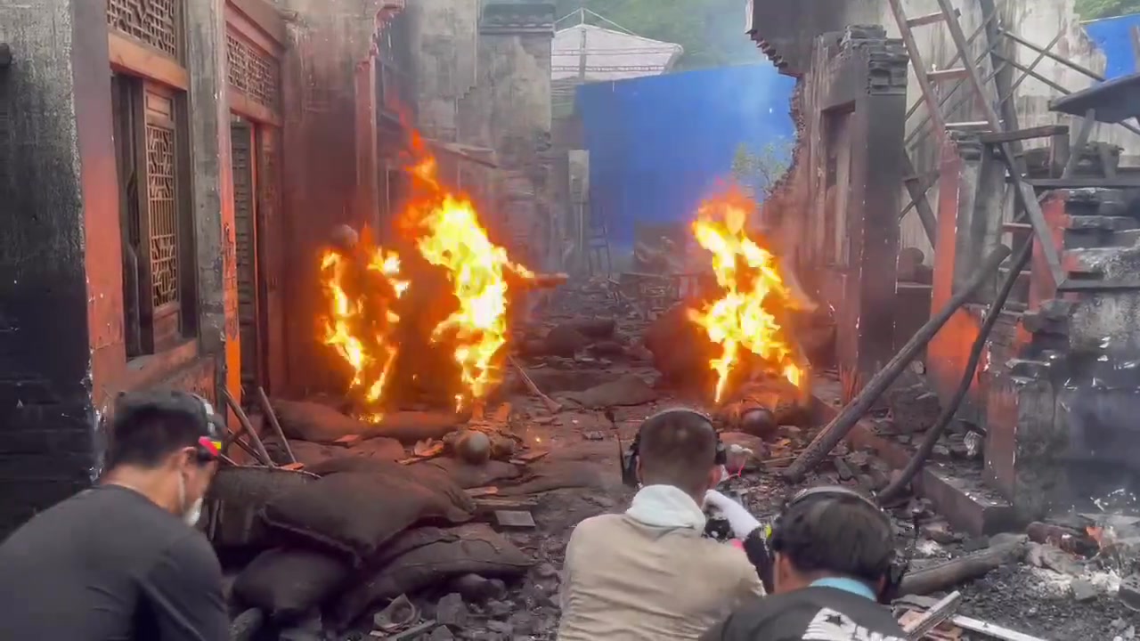 你愿意干吗这群演一条一万，拿命在赚钱！