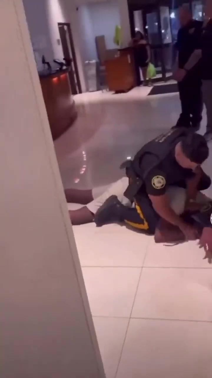 2米15又怎样老子1米8照样把你爆杀！