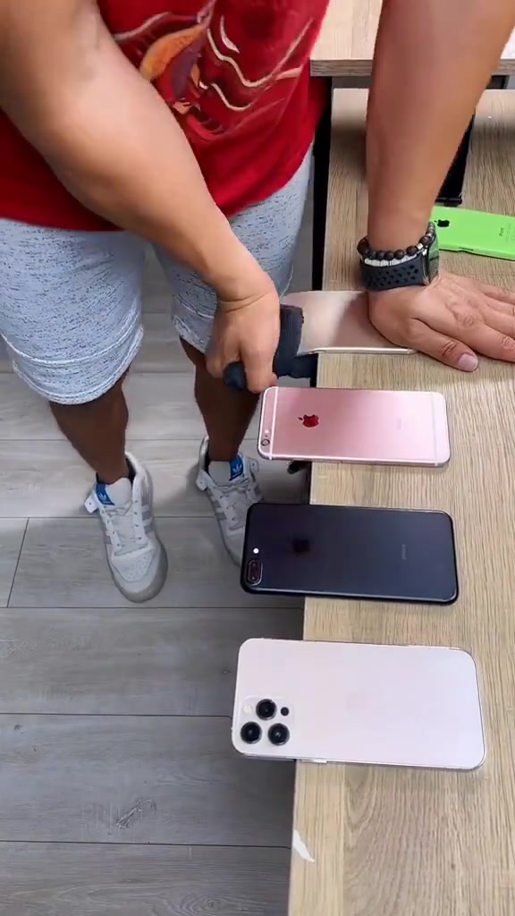 机身硬度测试！！该买什么知道了吧！