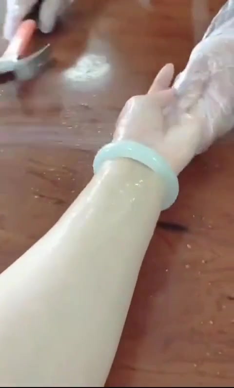 能戴上去为什么取不下来呢