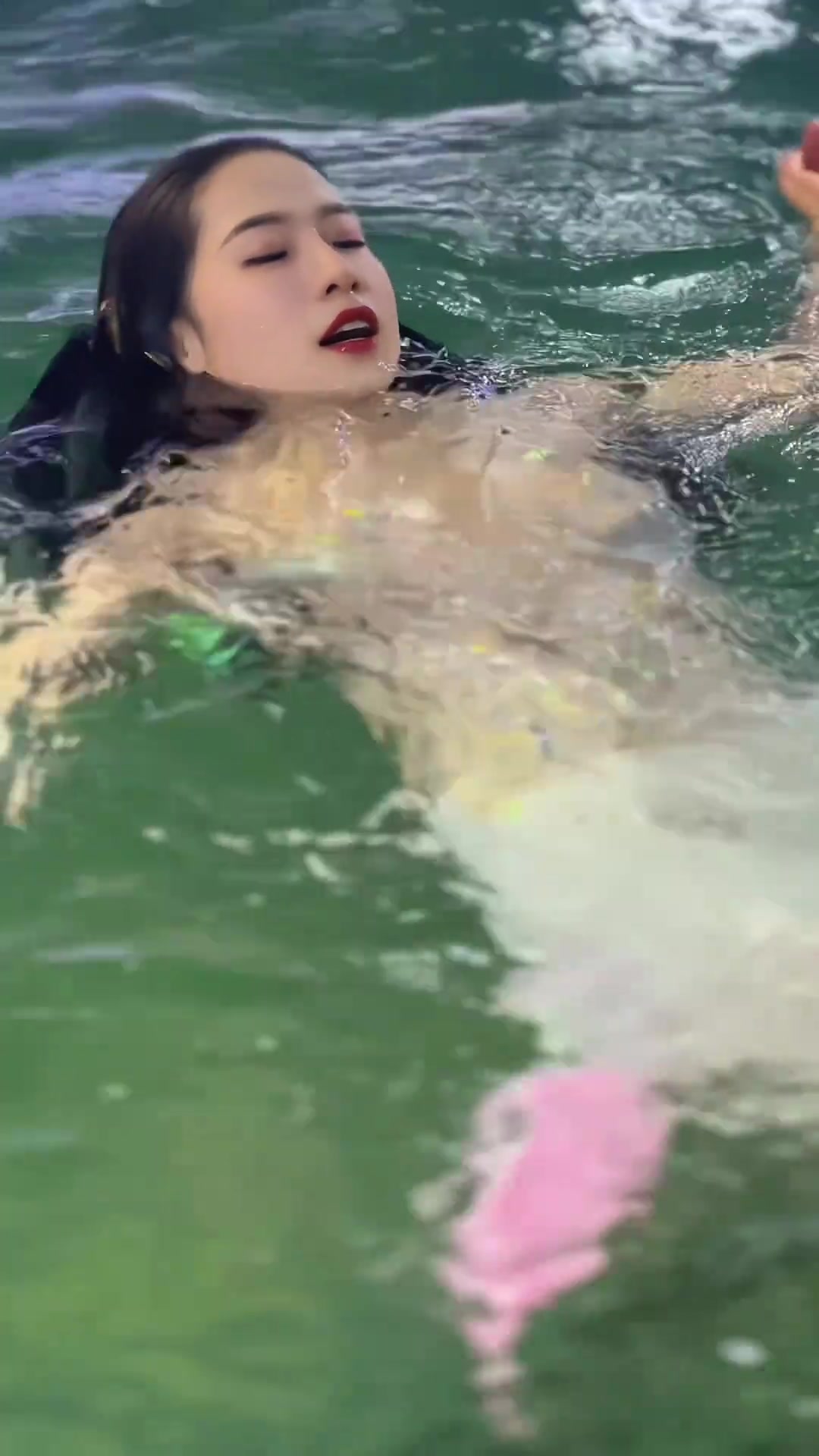 哪里的海底世界有这样的美人鱼！！很急