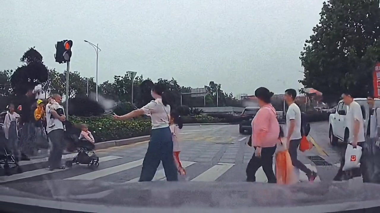 什么人啊感觉她手一伸全世界都是她家的了