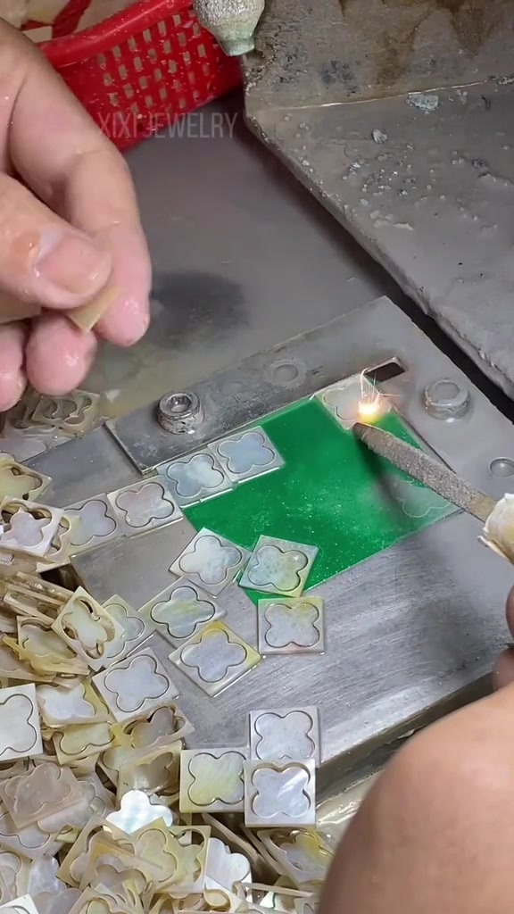 激光雕刻耳环，好漂亮！