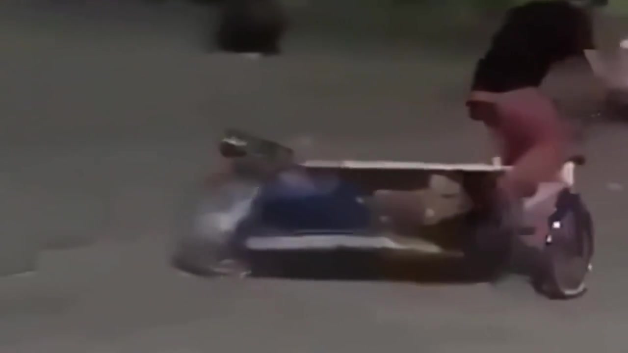 这个甩尾闪躲有点东西呀！给他装到了