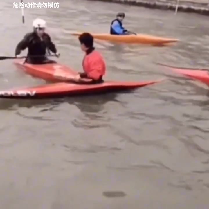 帆船带潜水先翻船然后不得不潜水