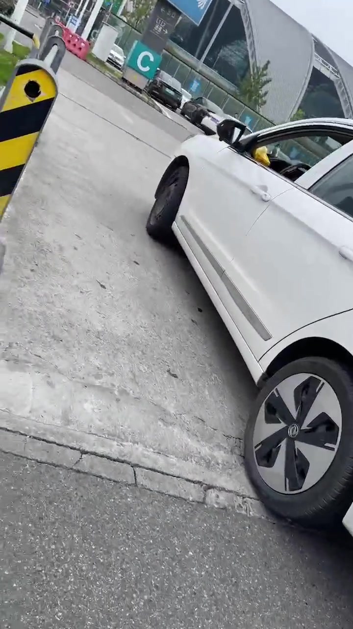 不懂就问，少一条腿也能开车吗