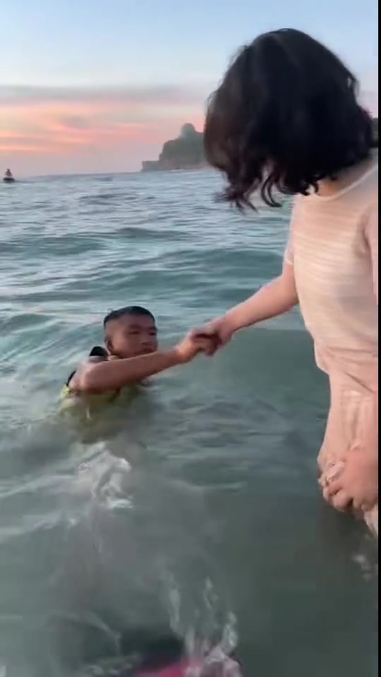 这项目不是在水上玩的嘛