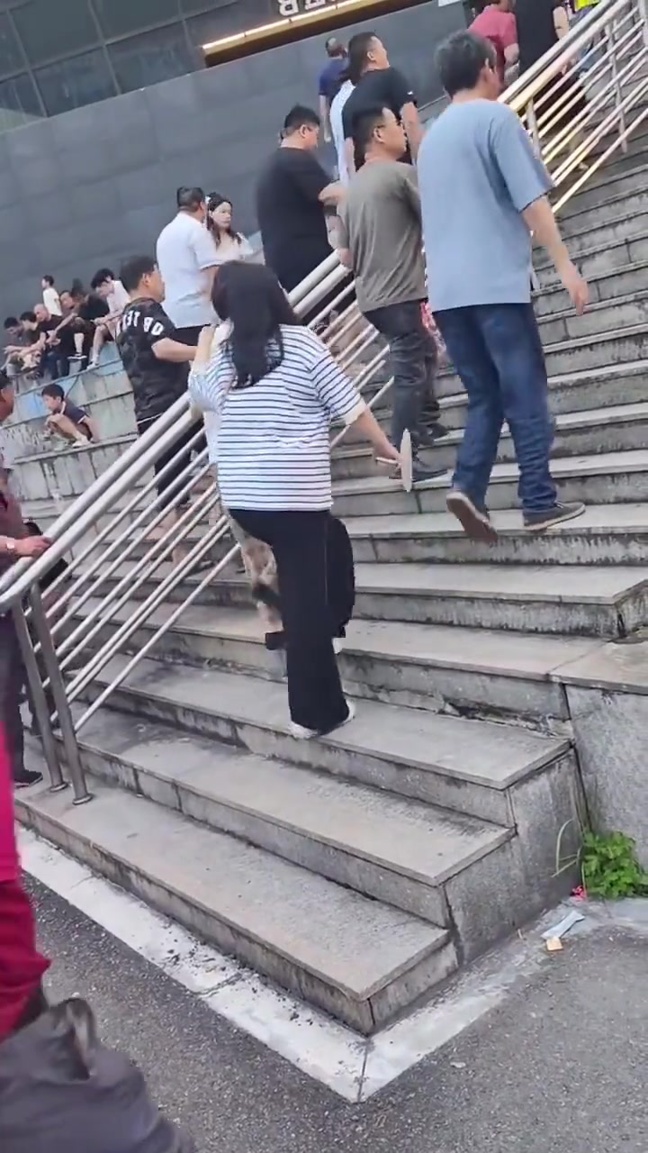 修楼梯的台阶修的不一样高真的反人类