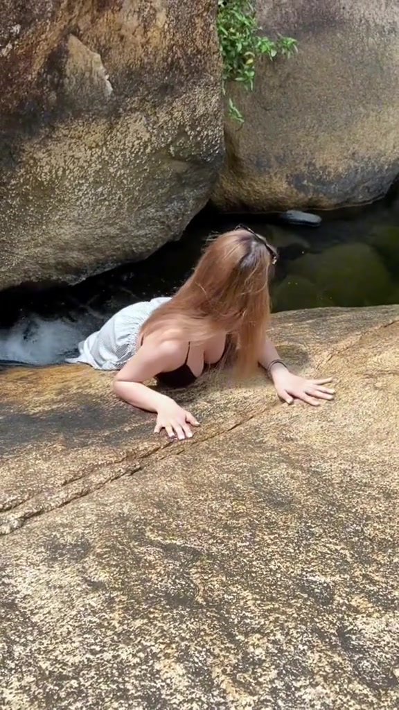 就知道录视频！也不拉一下小姐姐