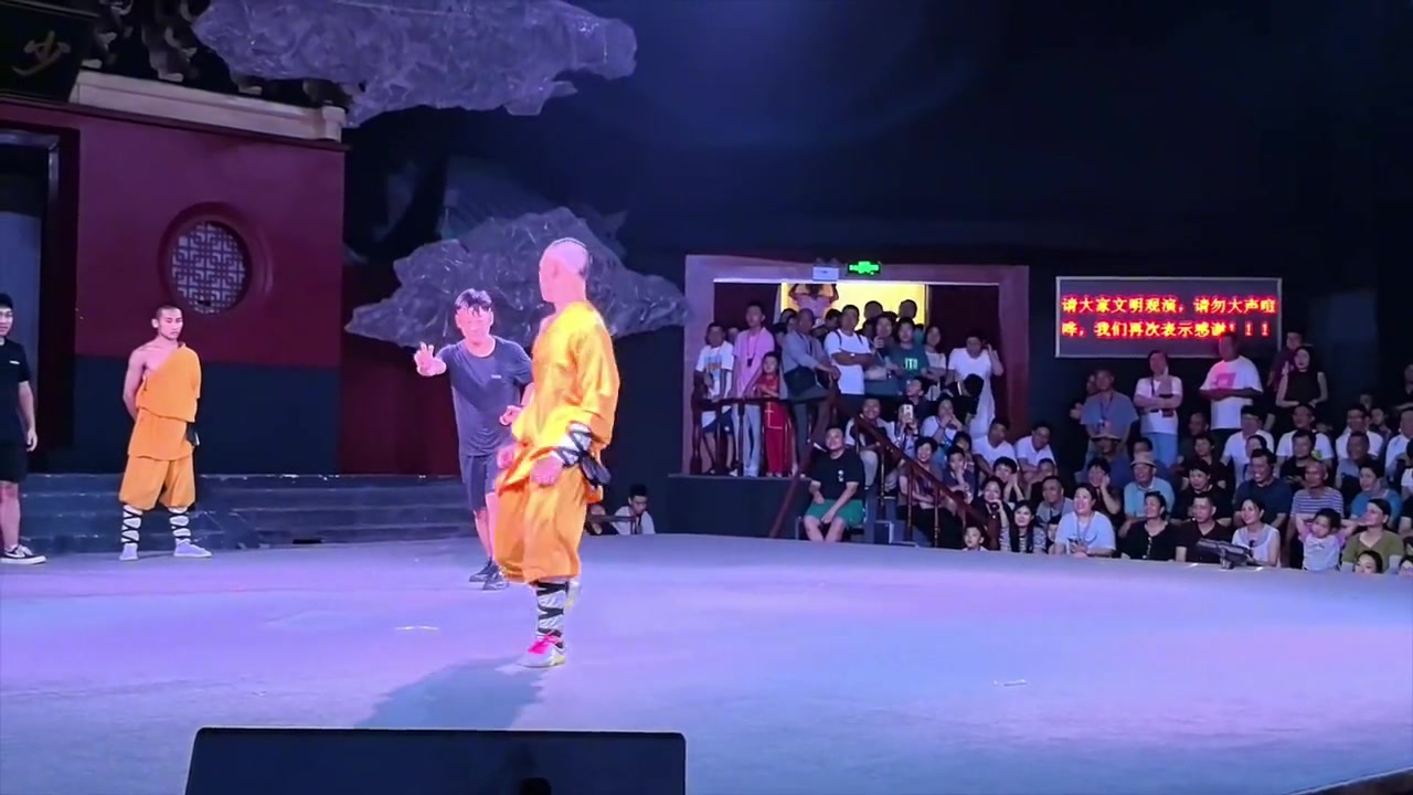 铜人踢到不锈钢