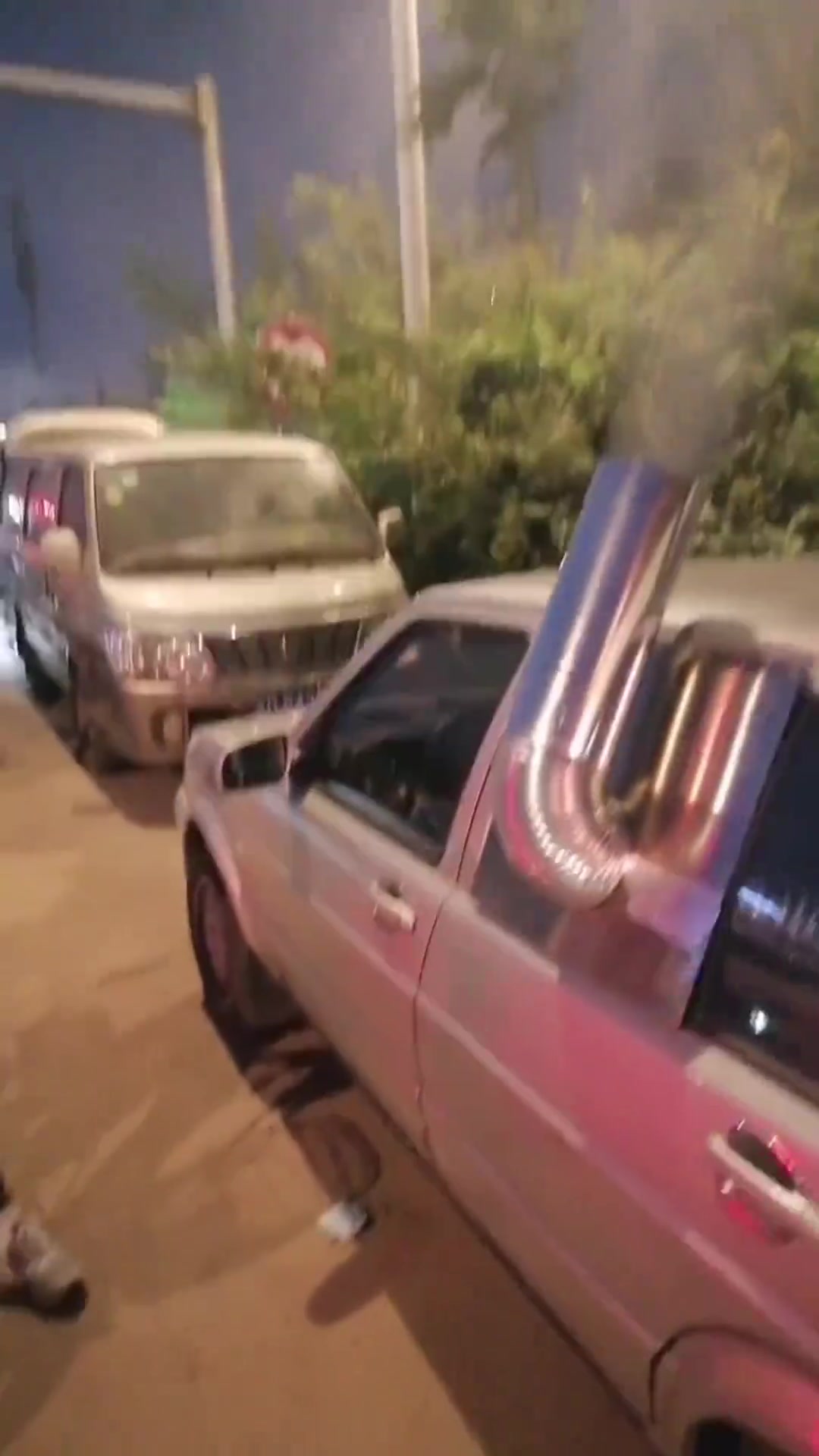 油箱在后排位置，不怕烤爆炸了