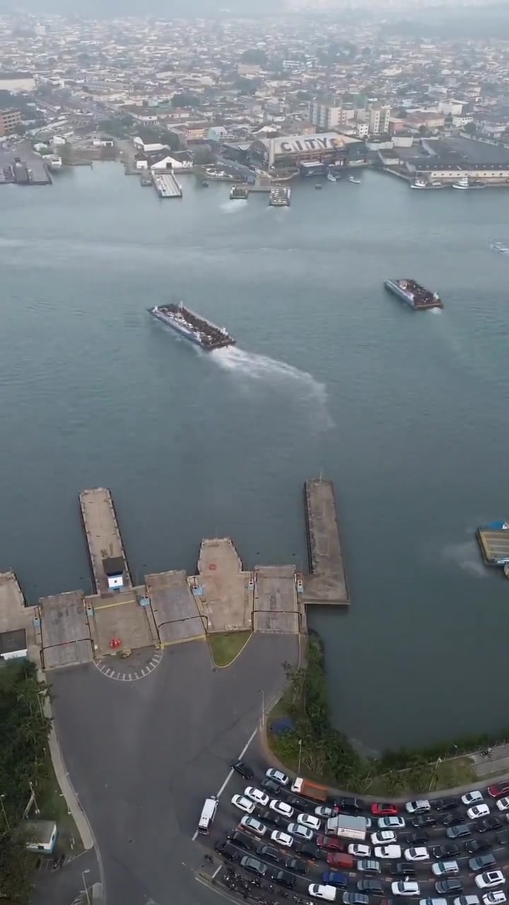 咋不在这直接建个桥呢