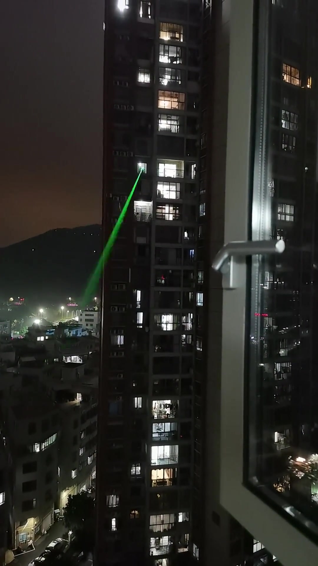 这种绿光照到眼睛，对眼睛有很大伤害么