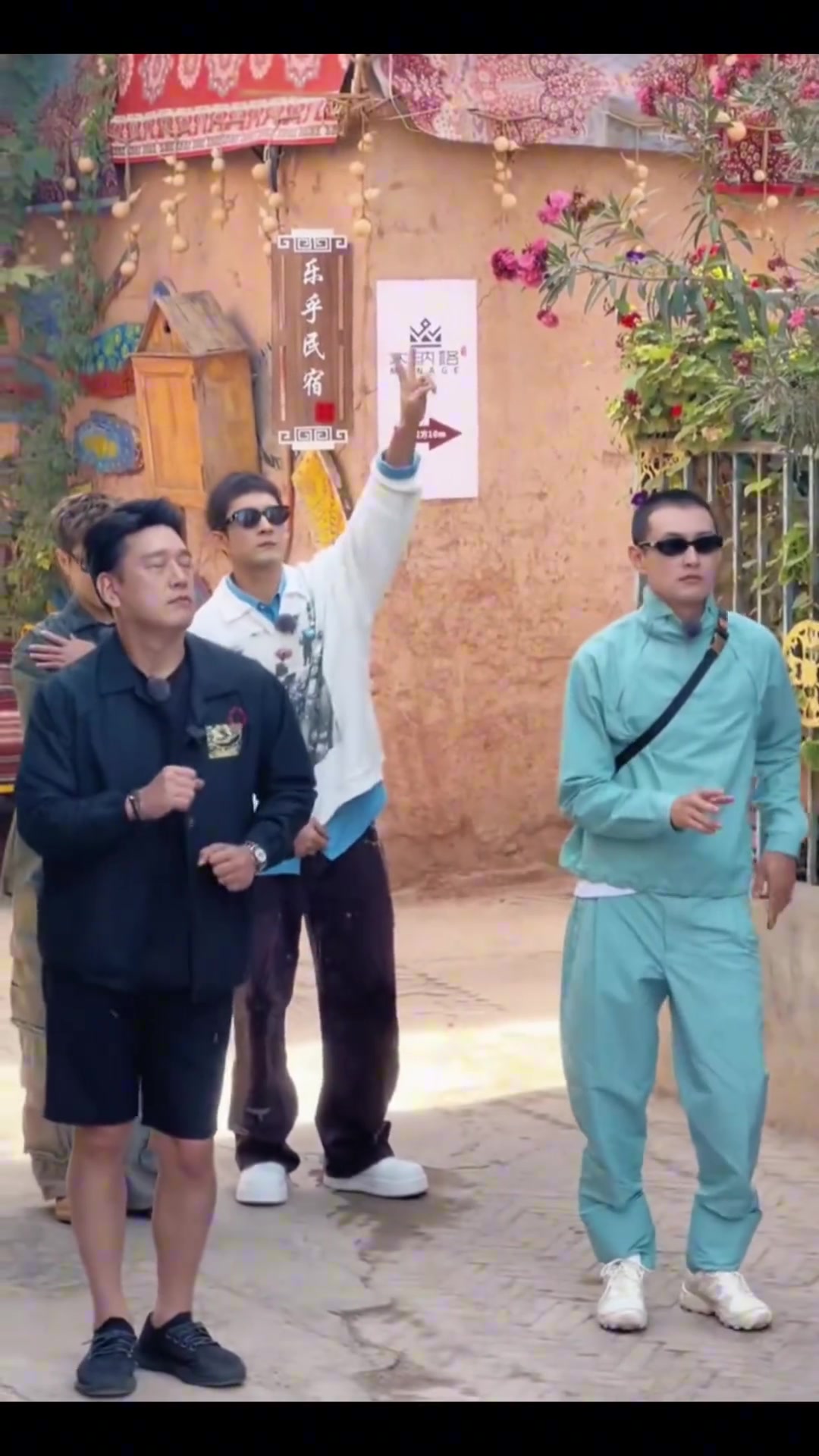 谁懂啊家人们，一群大帅哥在我们跟前跳舞，他们真的好松弛啊！