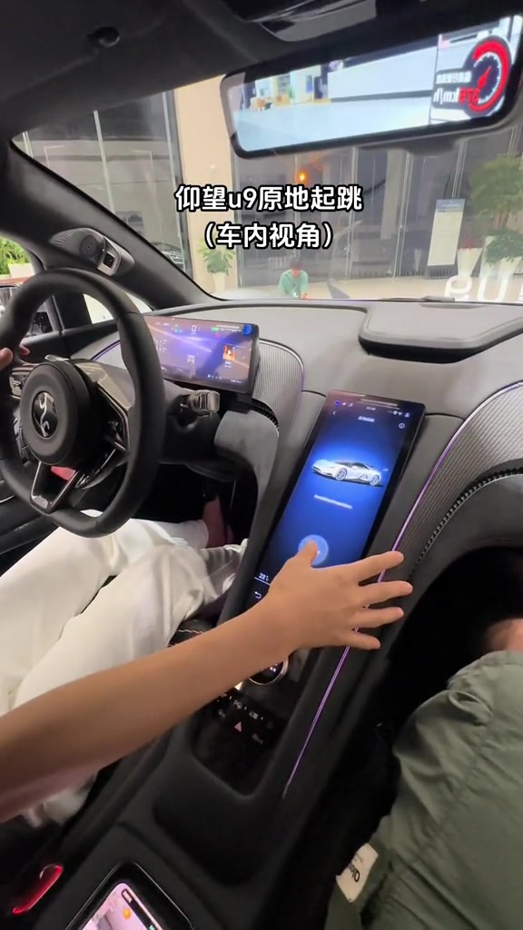 给你们看看仰望u9原地起跳的室内镜头