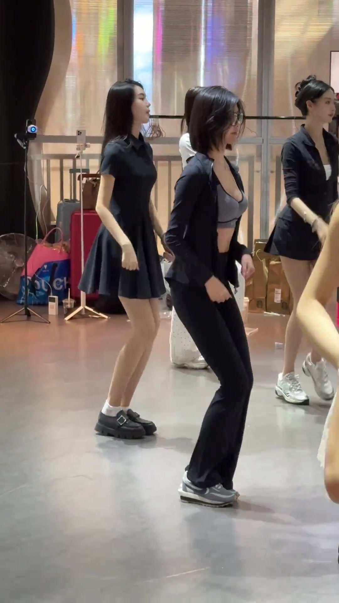 网红也是报班学的舞蹈嘛