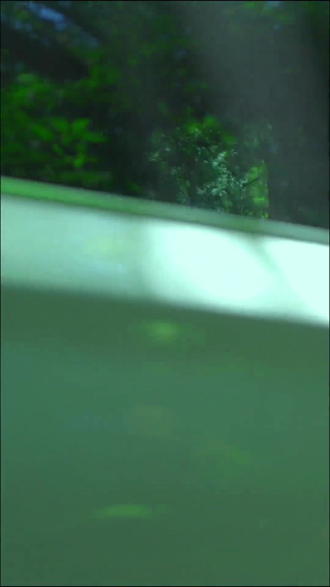 乍一看还以为小姐姐在扣脚