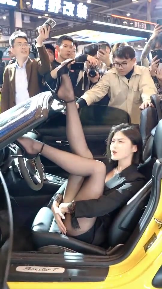 小姐姐她真的不怕车坏了吗！