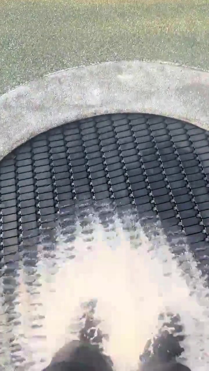 每次离开都是装作轻松的样子