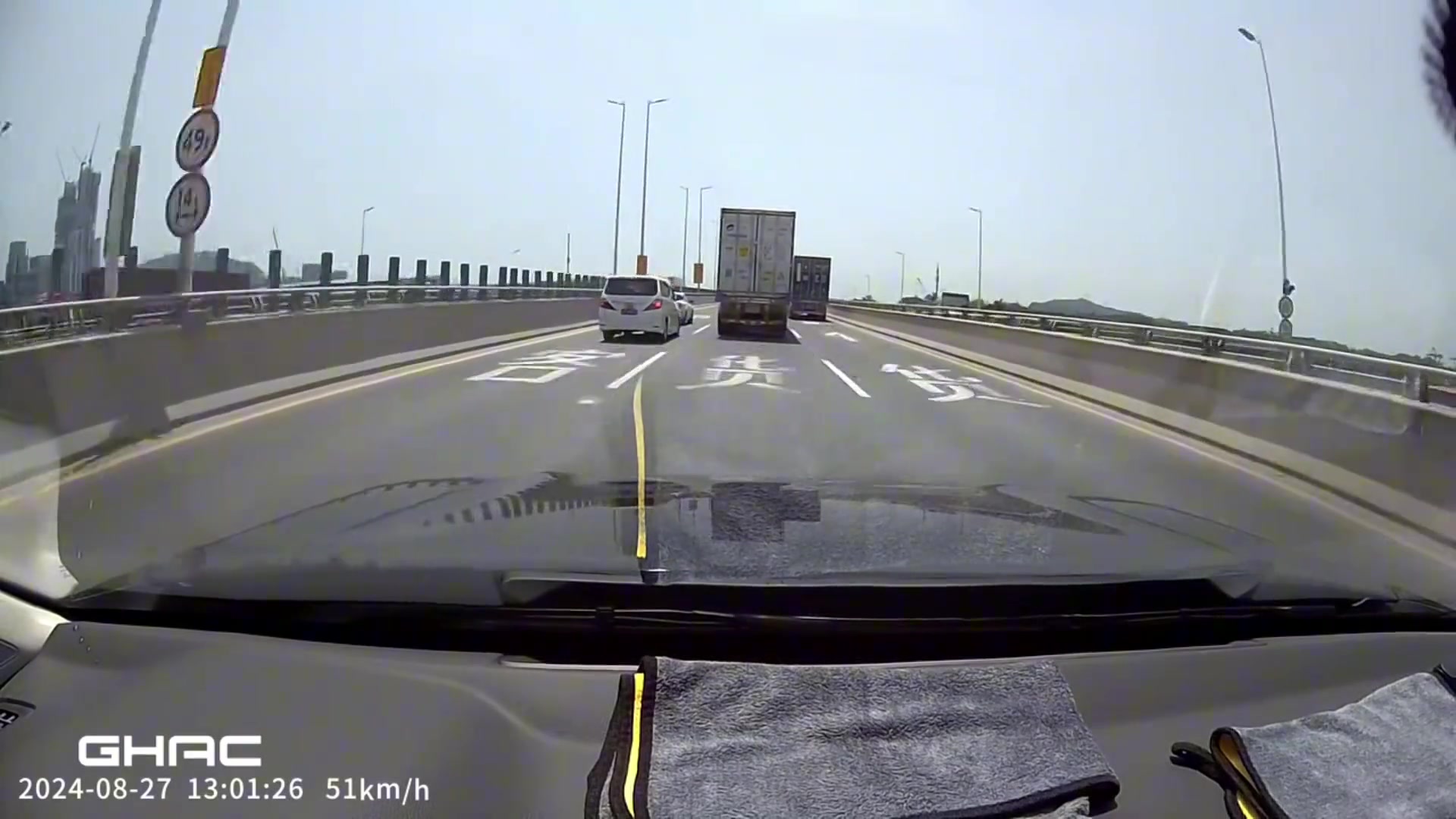 对方车主下车来了句我车没前面车贵选择撞我