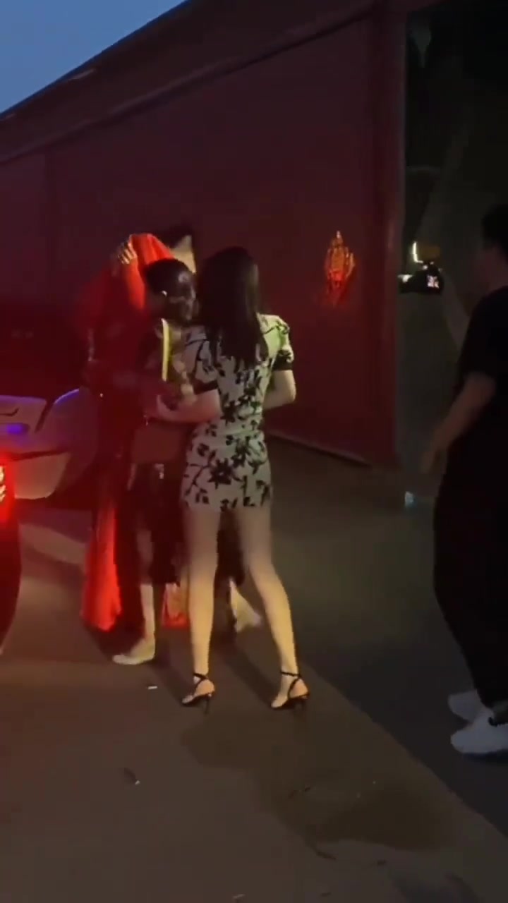 怎么样才能娶这个伴娘！在线等，很急！