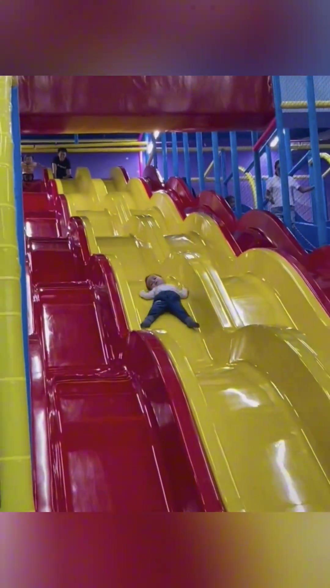 真自在啊！给孩子报个班儿吧！