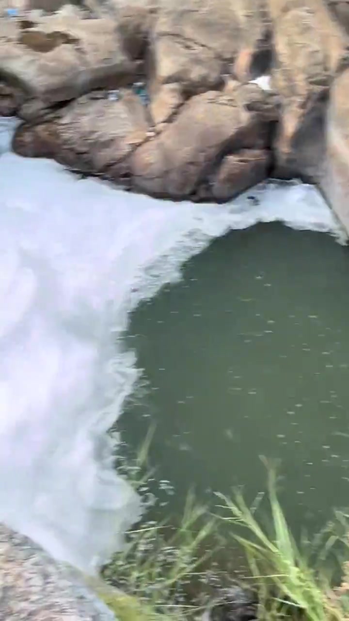 为了拍照这么污染水，真是缺德啊