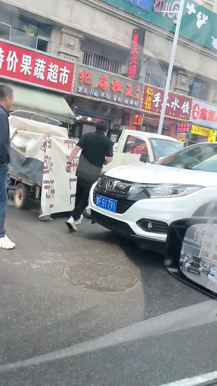 这不是明智的选择！这赔了西瓜又赔车啊