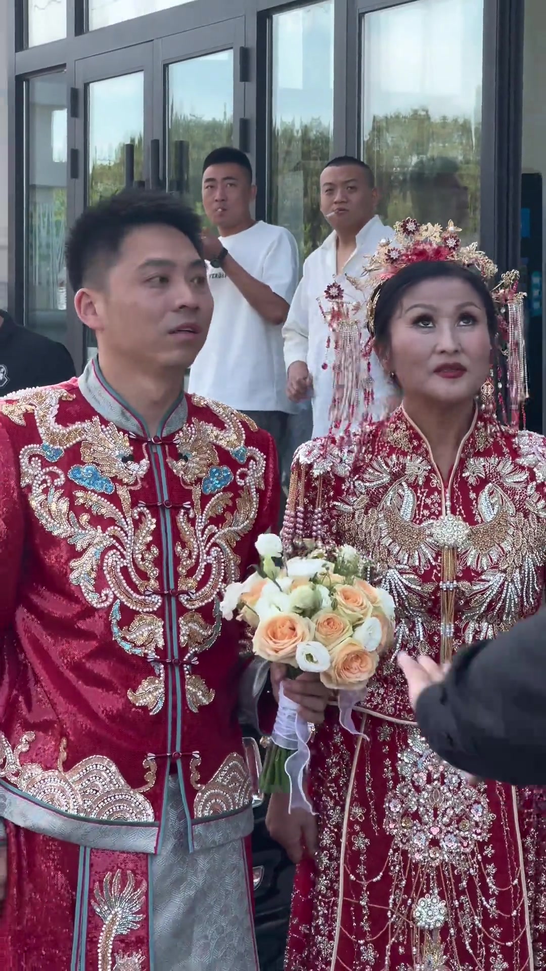 我相信你们肯定是因为爱情！！！