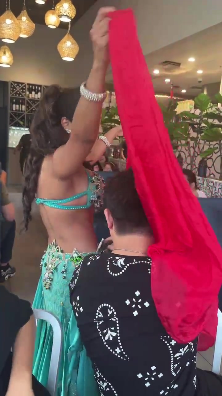 兄弟这小费给得有点越界了，以至于满脸羞涩...